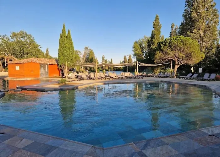 Le Village Camarguais Pour 4 Avec Piscine Et Animations, Ideal Famille